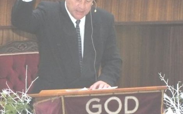 Dr.Bobo van Zyl tydens 'n erediens